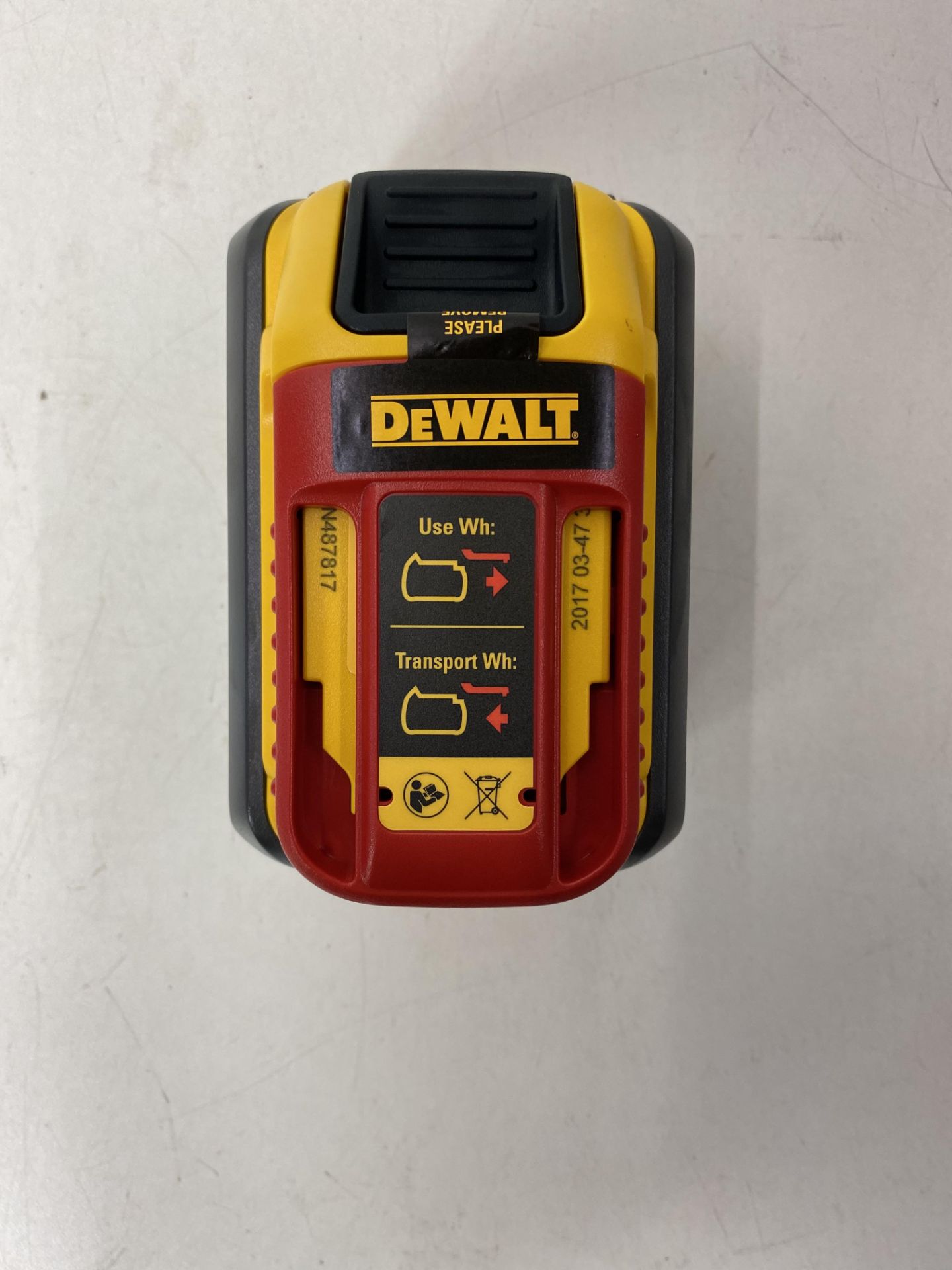 DEWALT DCB547 XR FLEXVOLT CONVERTIBLE 18V/54V LITHIUM-ION 9.0AH BATTERY - Image 2 of 3