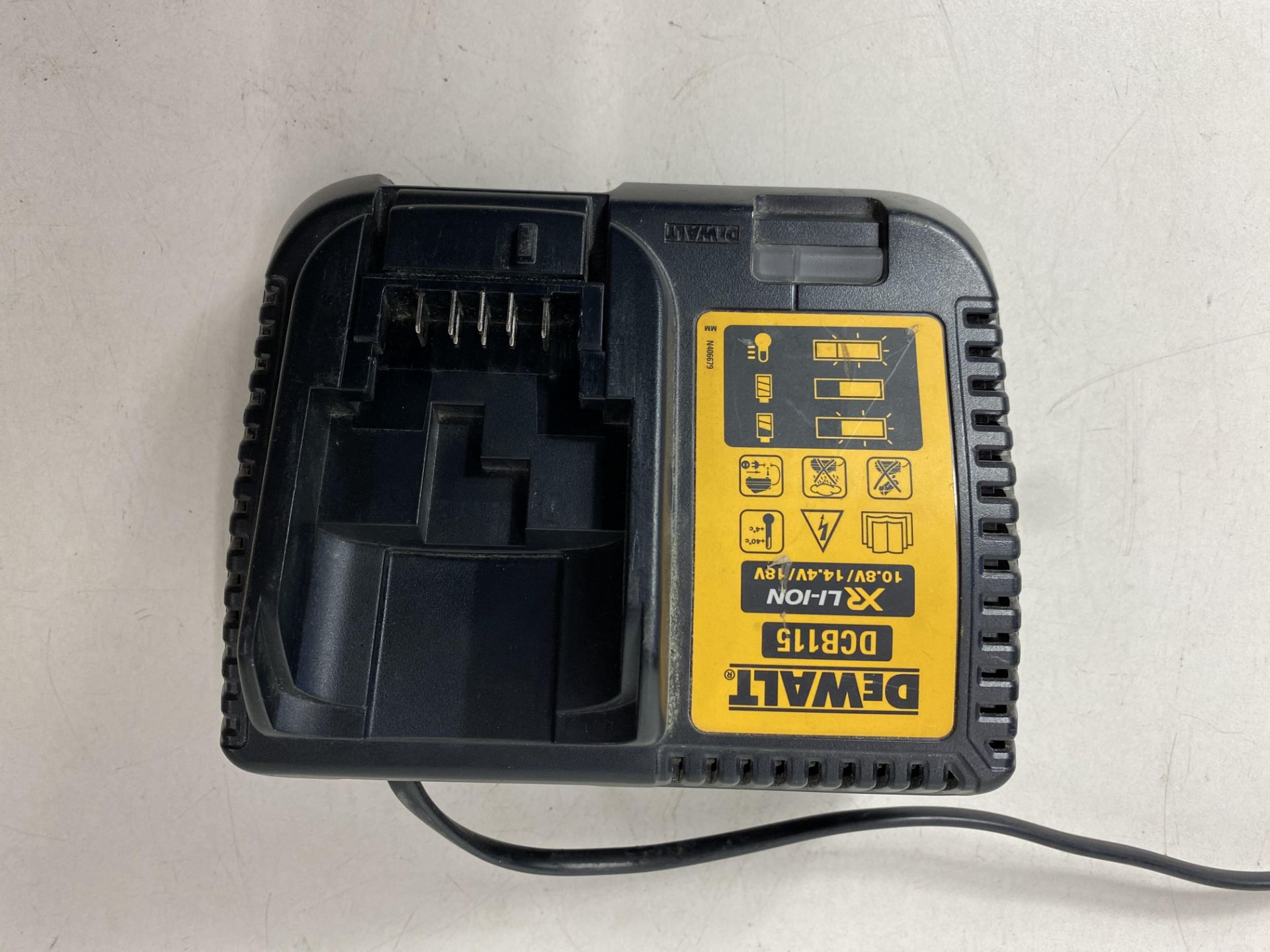 Dewalt 18v Batteries And Charger Set - Image 5 of 6