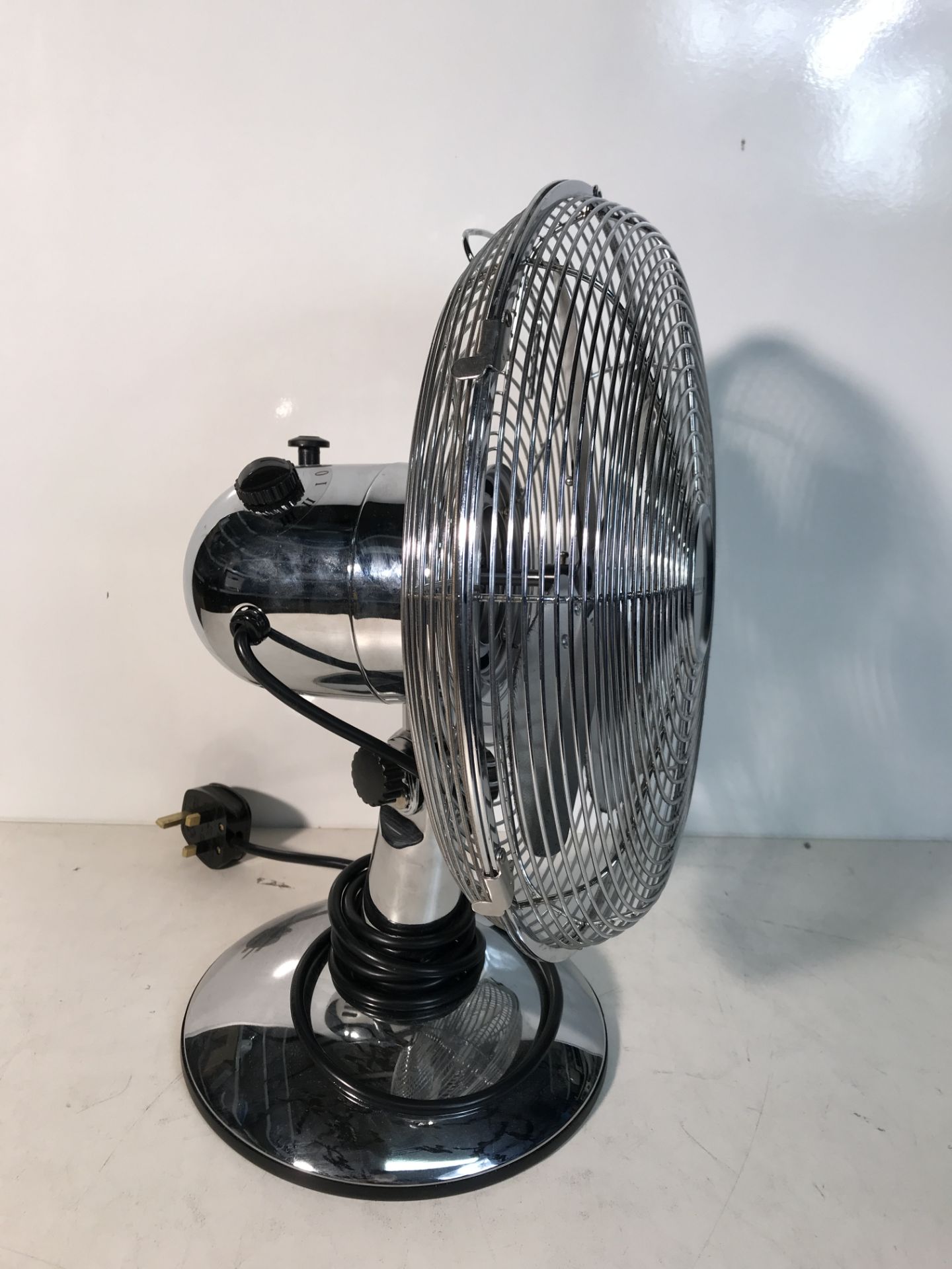 Igenix 12'' Polished Chrome Retro Desk Fan - Image 2 of 4