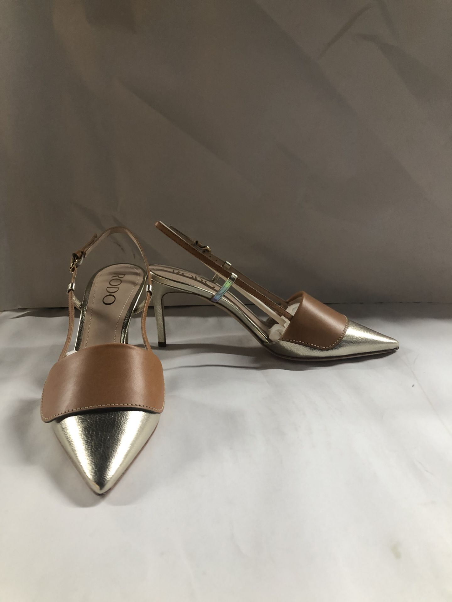 Rodo Slingback Platinum Heels. EU 38 RRP £390.00