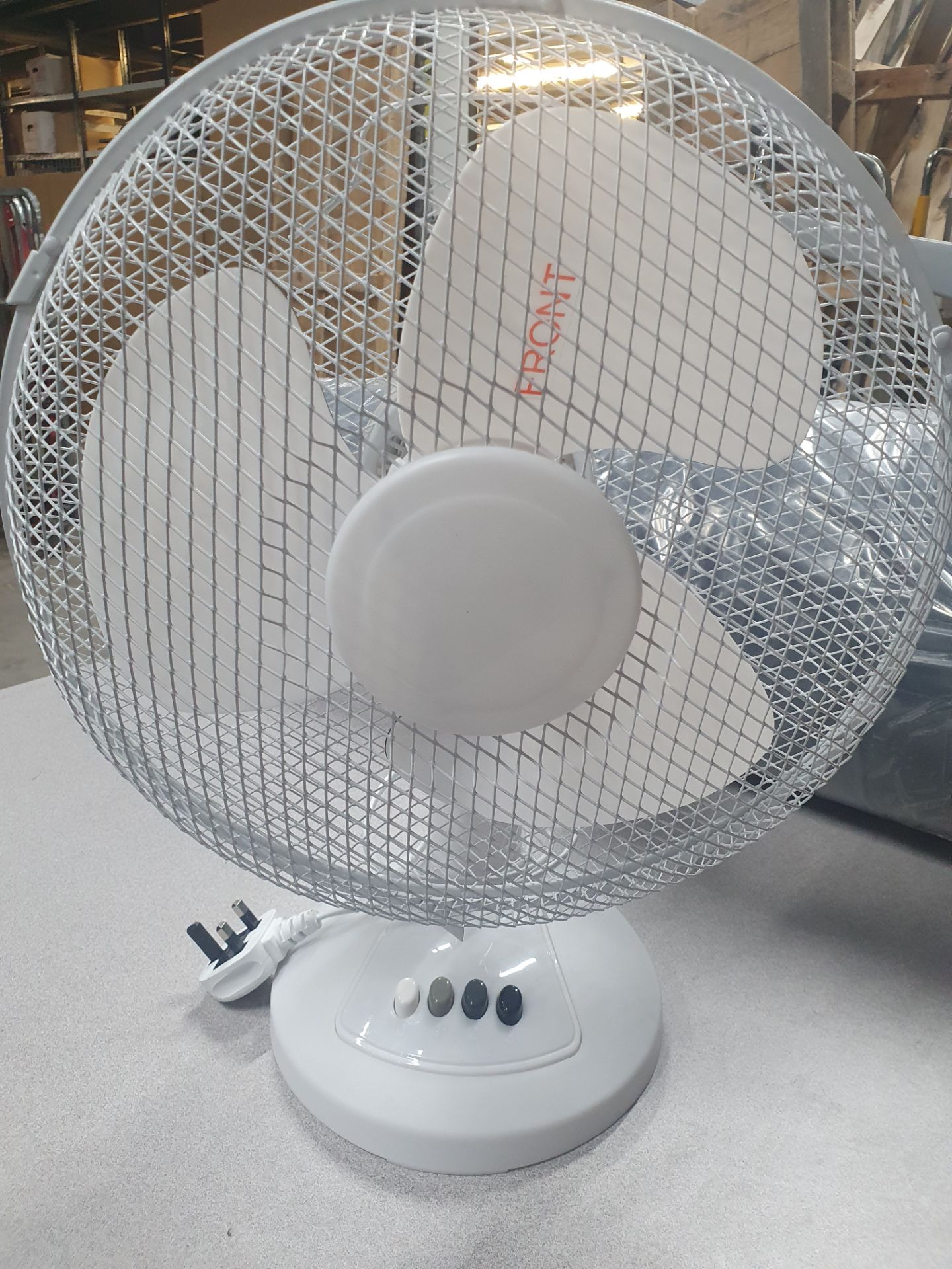 14" White Electric Desk Fan