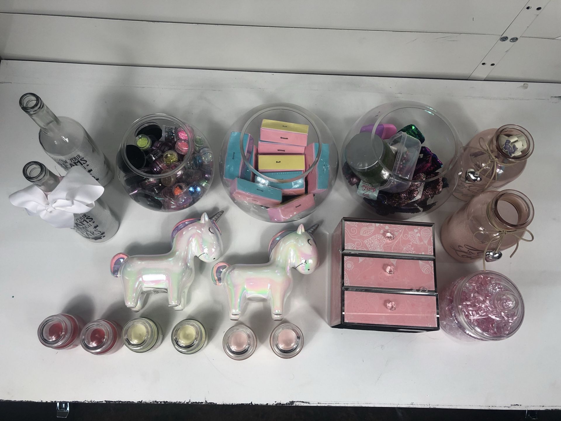 Quantity of Beauty Fancy Goods/Accessories as per pictures - Image 2 of 5