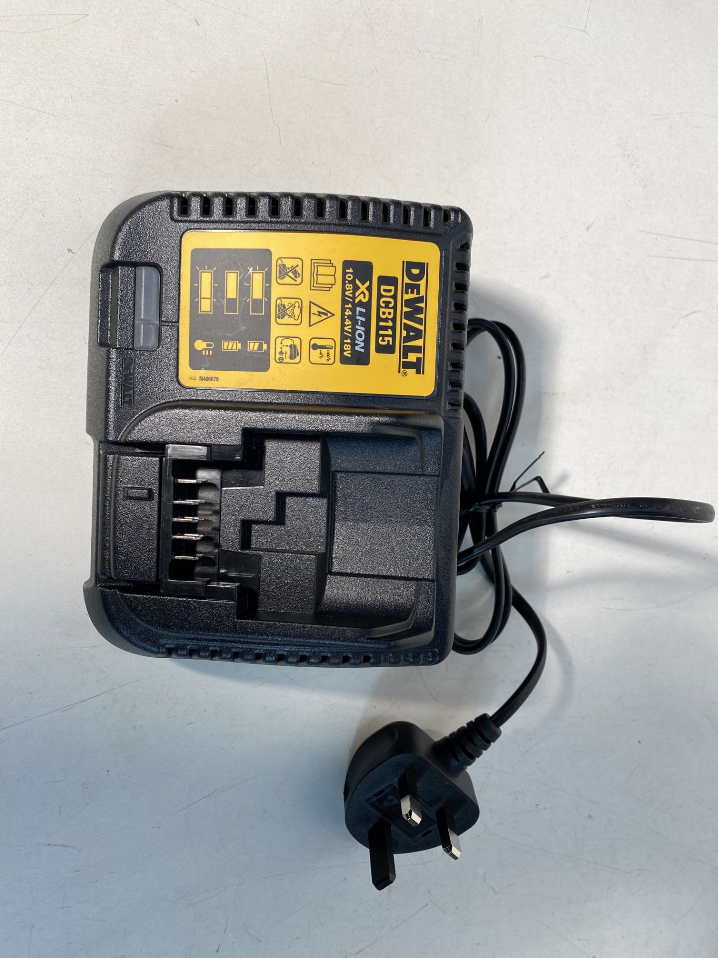 DeWalt 18V Batteries And Charger Set - Image 4 of 5