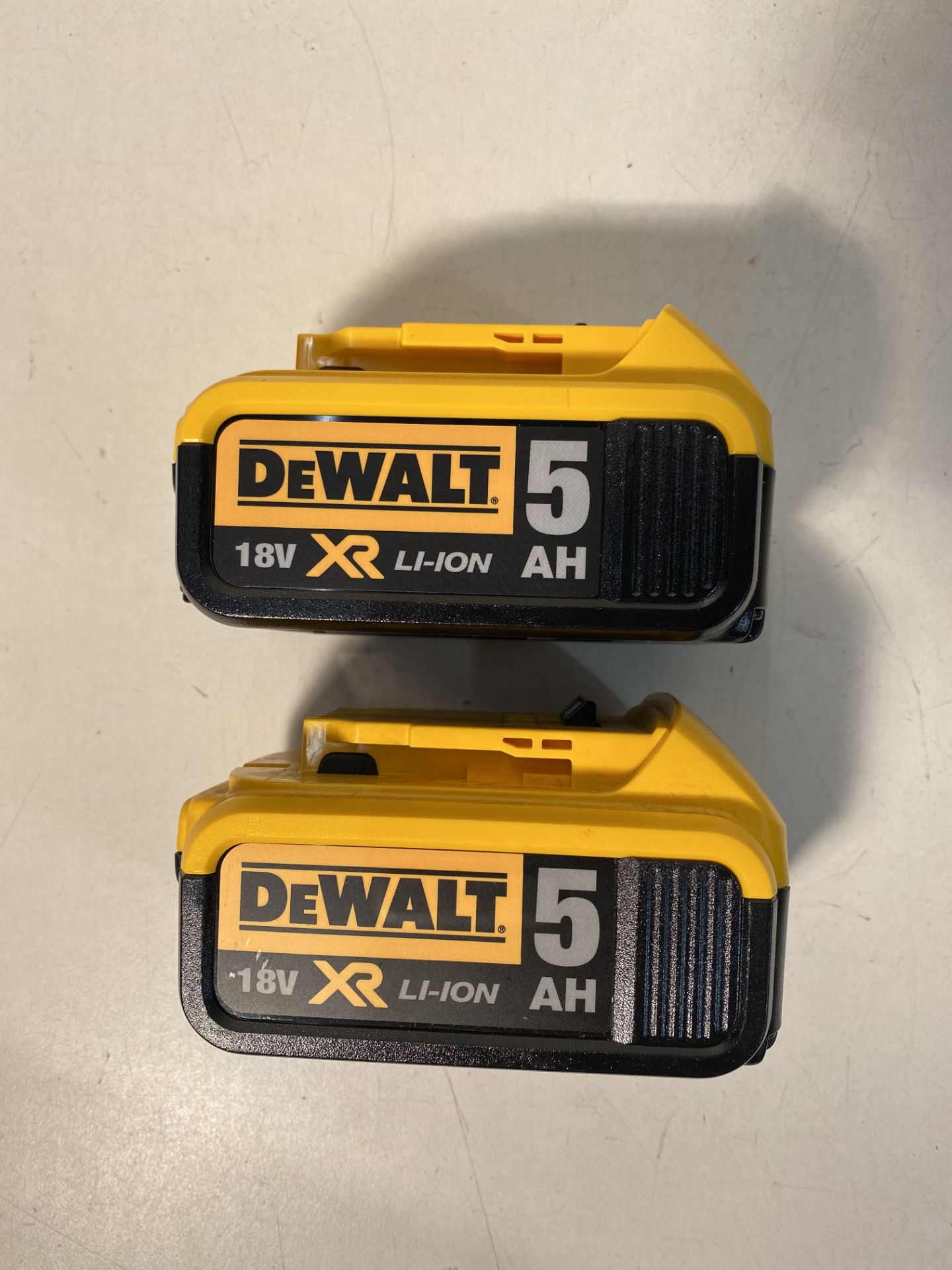 DeWalt 18V Batteries And Charger Set - Image 2 of 5