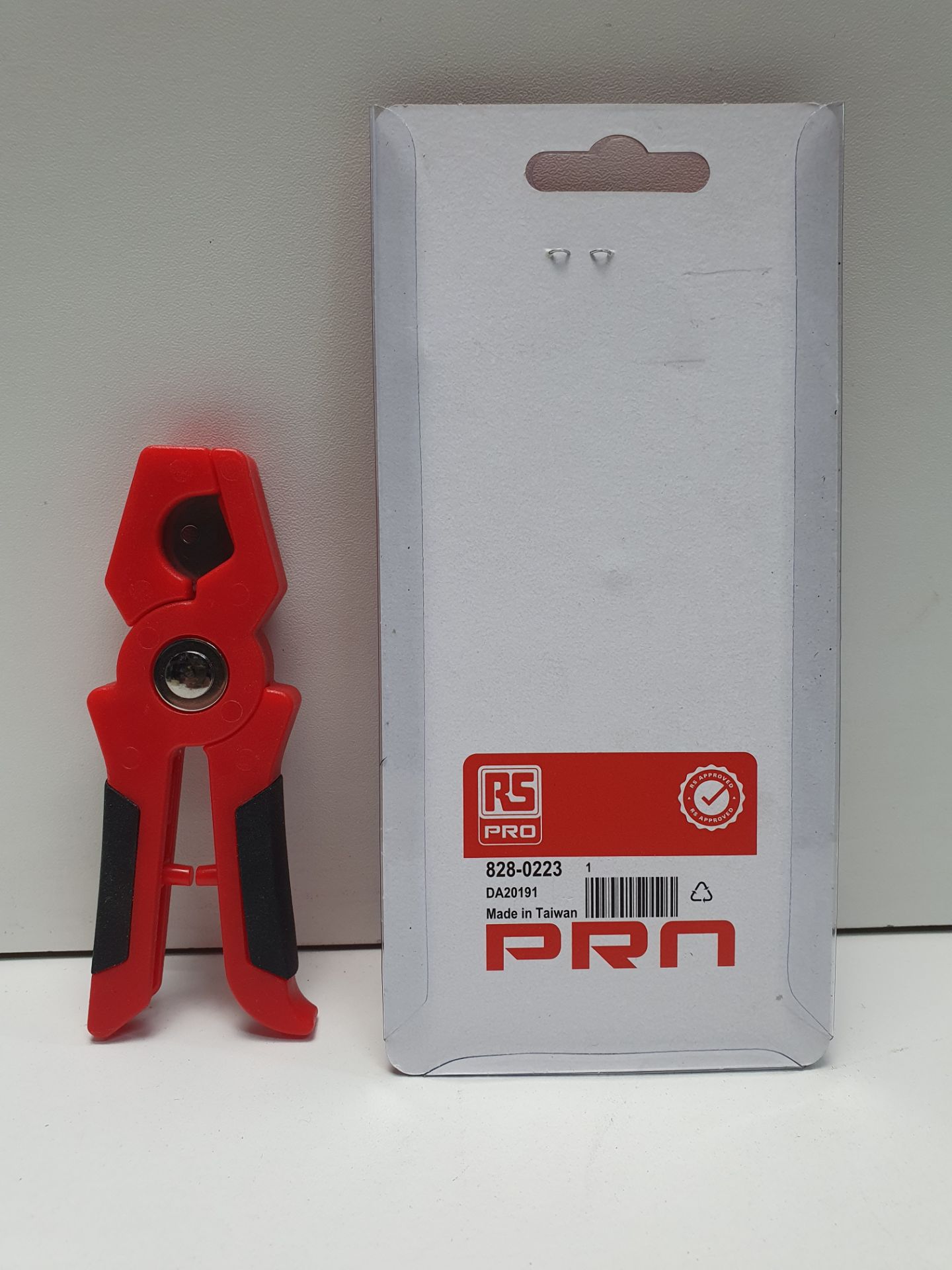 4 Sets of RS PRO Pipe Cutter's 13 mm, Cuts Plastic - Image 2 of 2