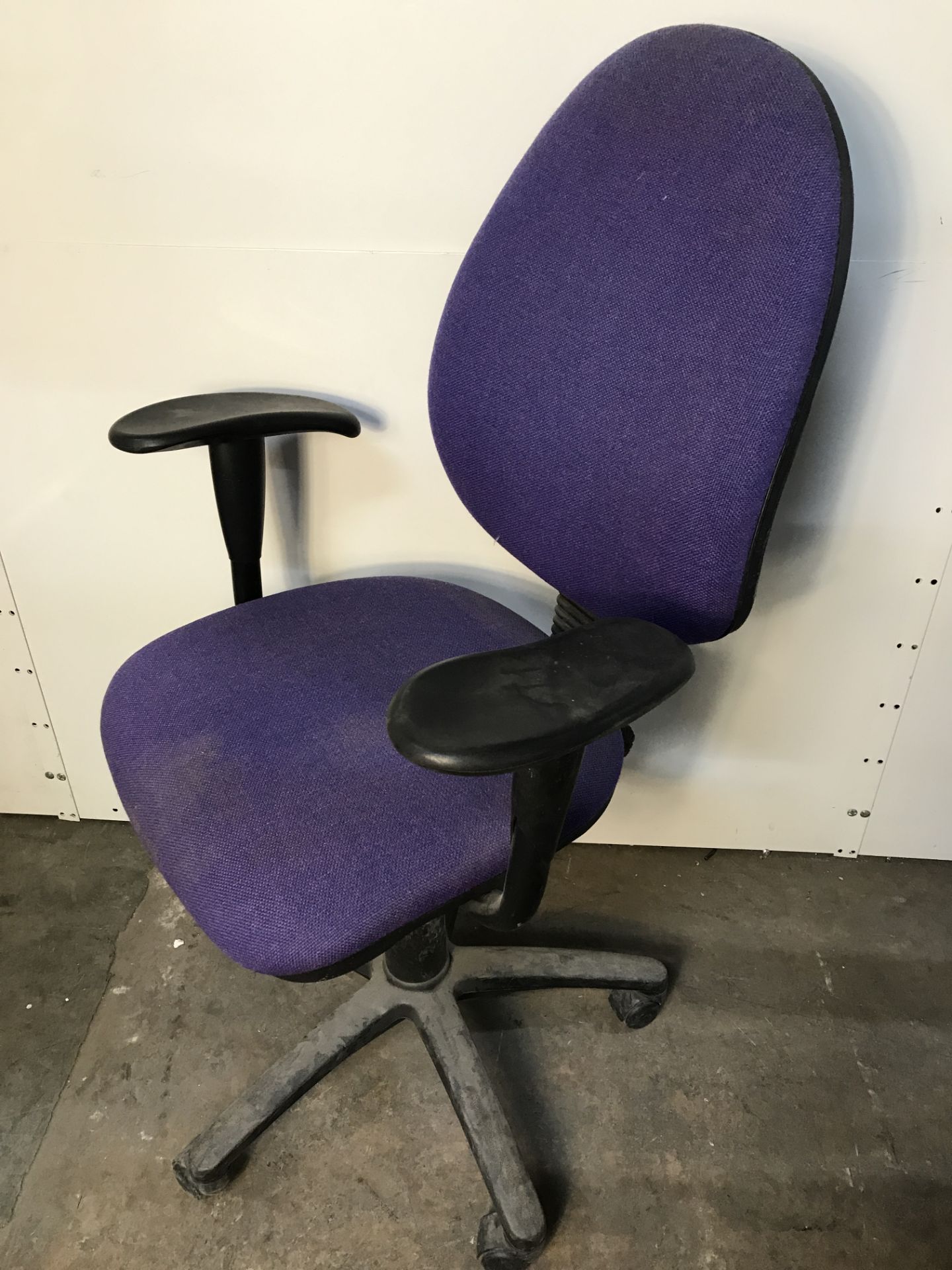 3 x Swivel Office Chairs - Image 4 of 4