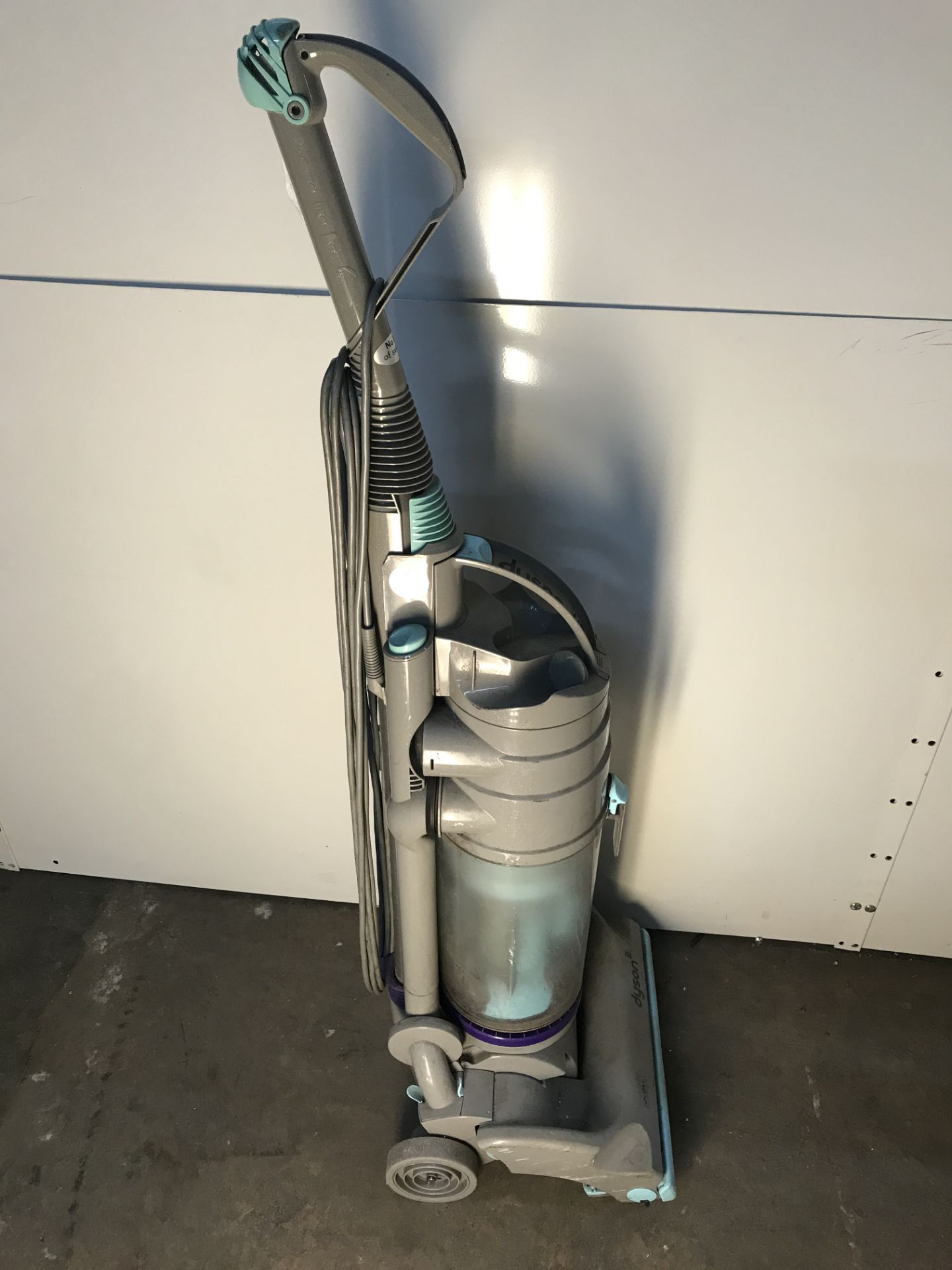 Dyson DC04 Vacuum Cleaner - Image 4 of 4