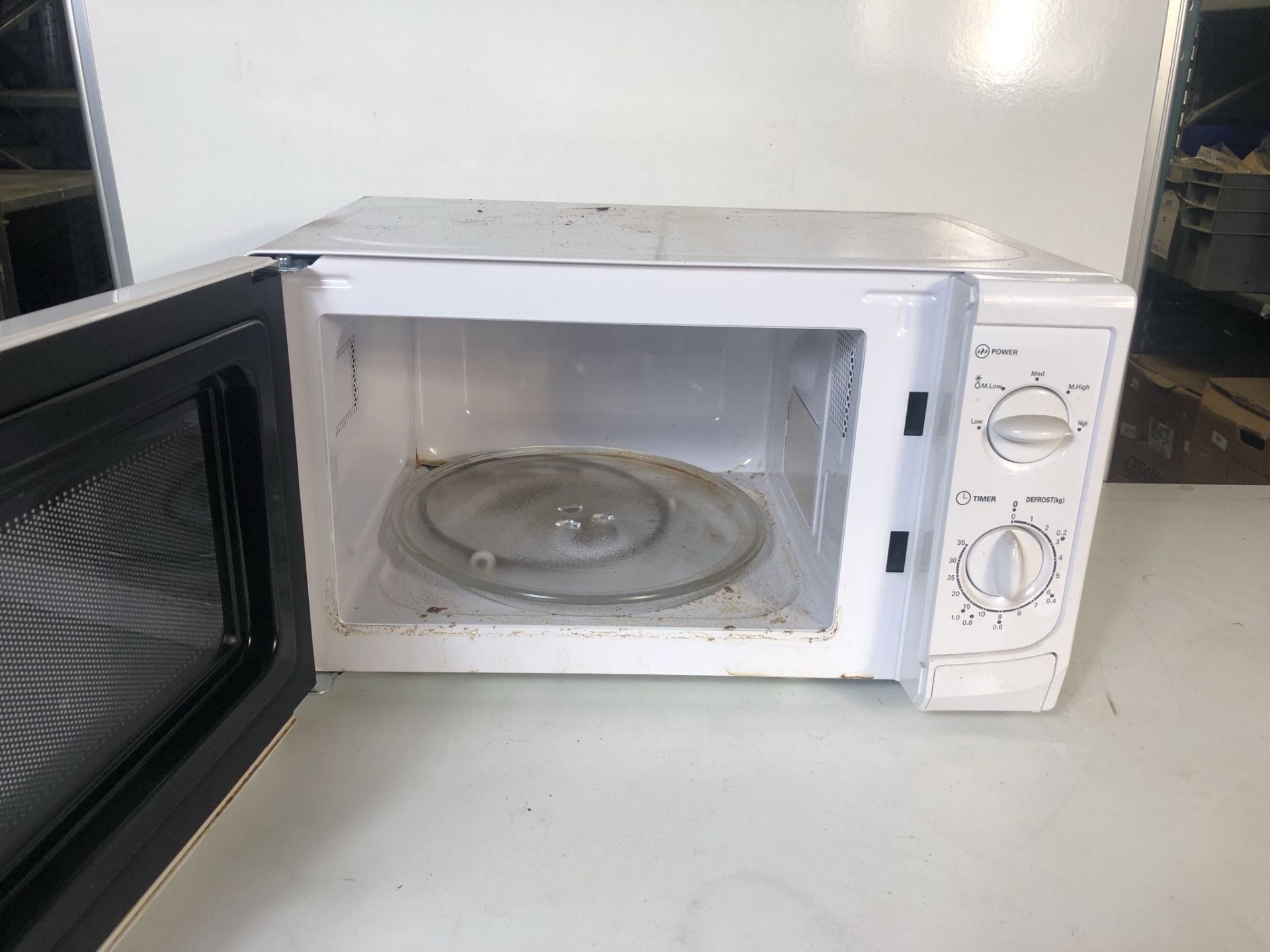 17L Domestic Microwave - Image 2 of 3