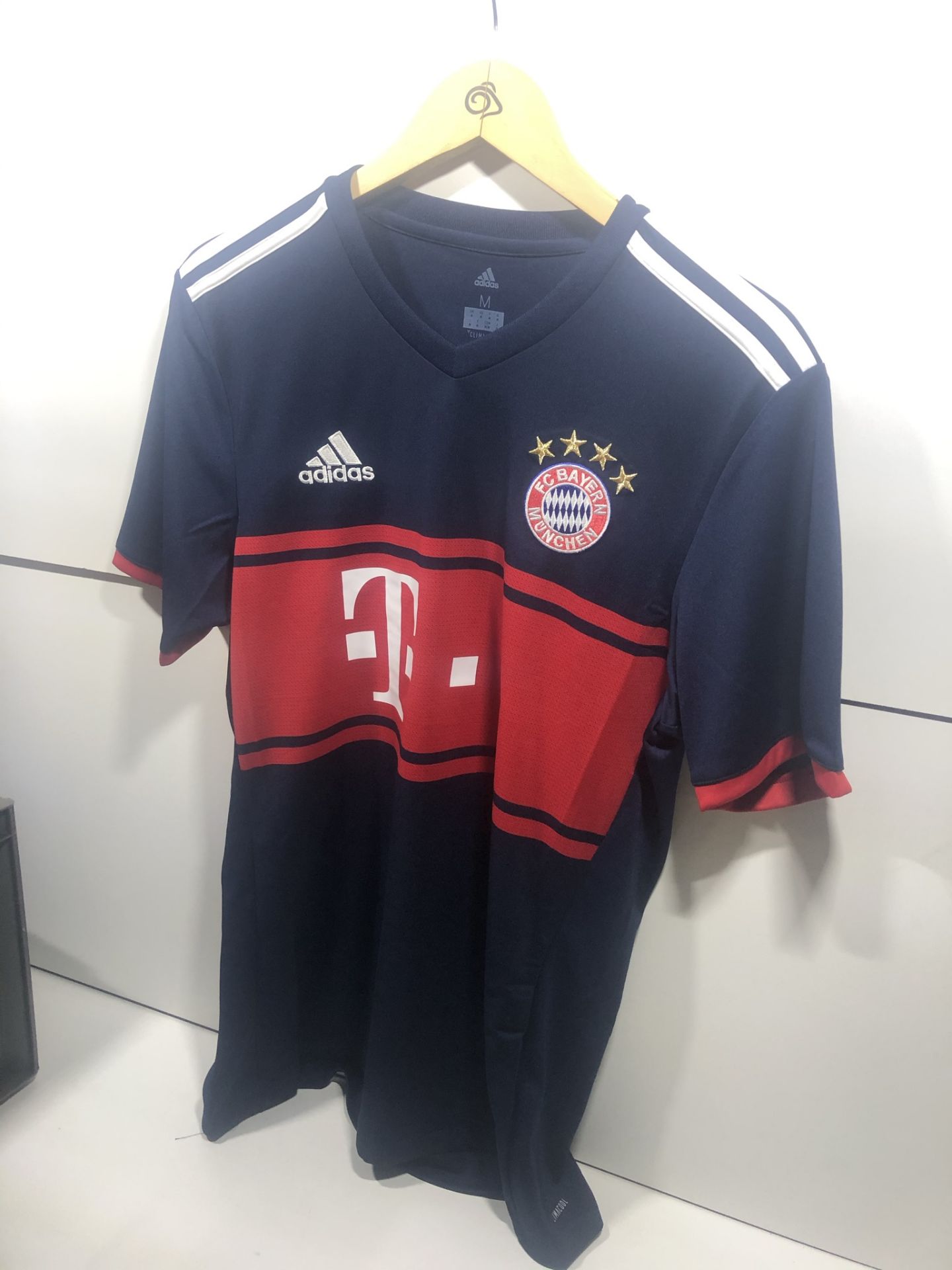 Adidas 2017/2018 FC Bayern Munchen Replica Away Jersey | M - Image 2 of 5