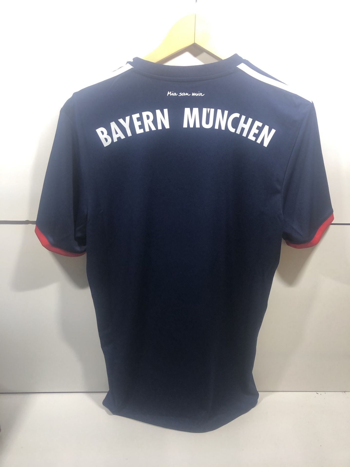 Adidas 2017/2018 FC Bayern Munchen Replica Away Jersey | M - Image 4 of 5