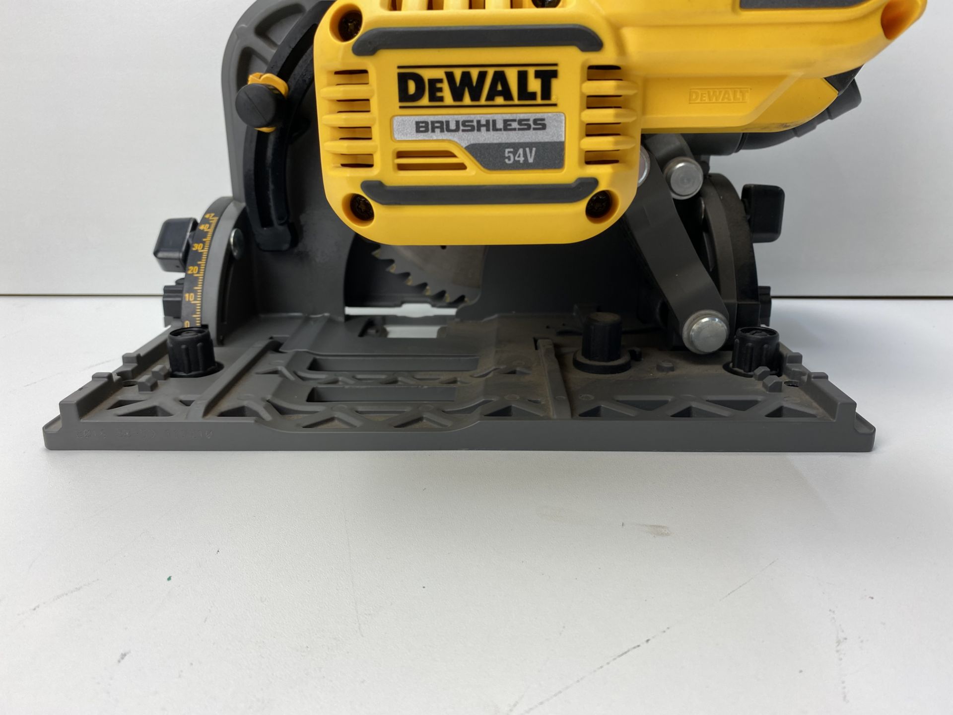 DEWALT XR FLEXVOLT 54V DCS520T2 PLUNGE SAW KIT BODY ONLY! - Image 3 of 5