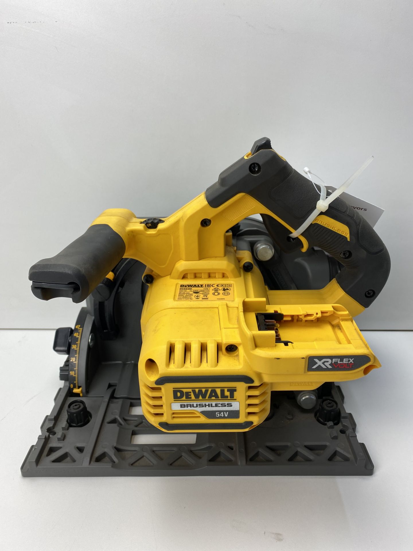 DEWALT XR FLEXVOLT 54V DCS520T2 PLUNGE SAW KIT BODY ONLY! - Image 2 of 5