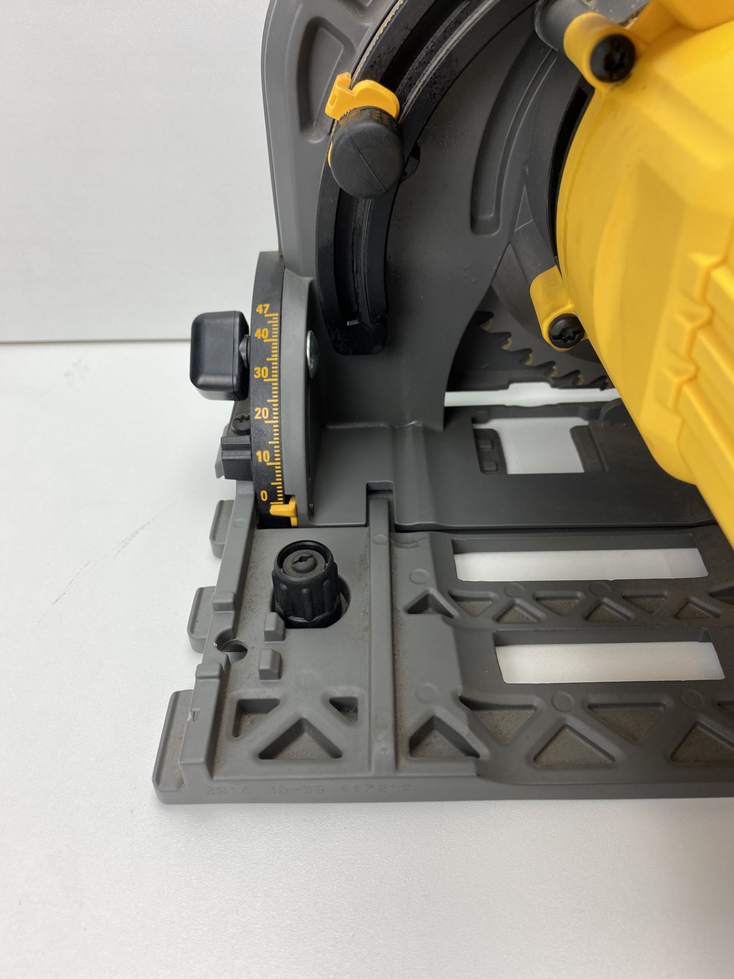 DEWALT XR FLEXVOLT 54V DCS520T2 PLUNGE SAW KIT BODY ONLY! - Image 5 of 5