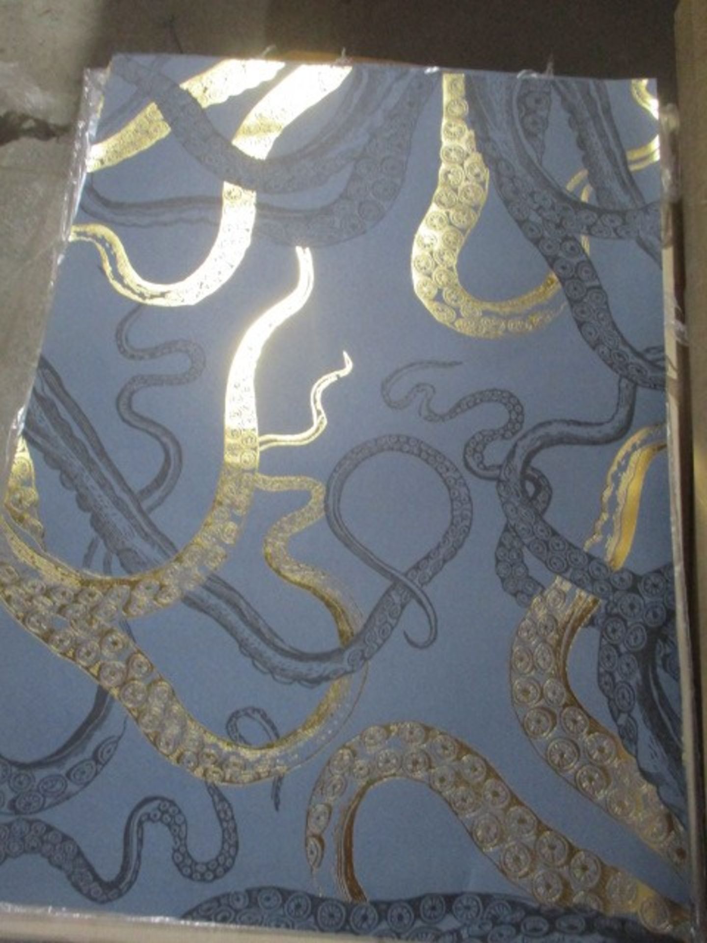 £150,000+ Stock of a Luxury Gift Wrap Distributor - Image 23 of 227