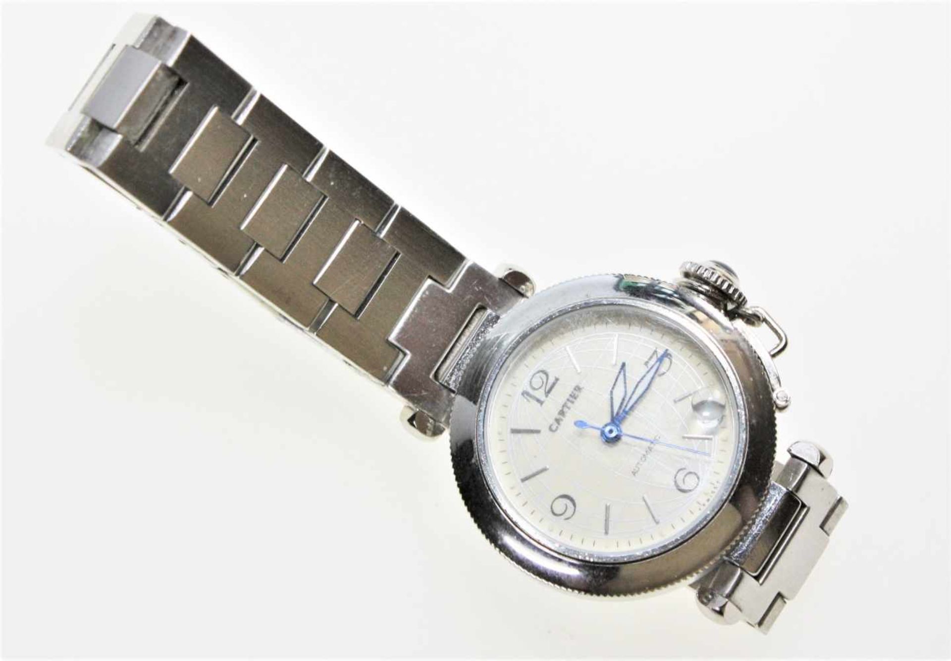 Herren-Armbanduhr Stahl, rundes Zifferblatt bezeichnet Cartier, Automatik, Datumanzeige zwischen 4
