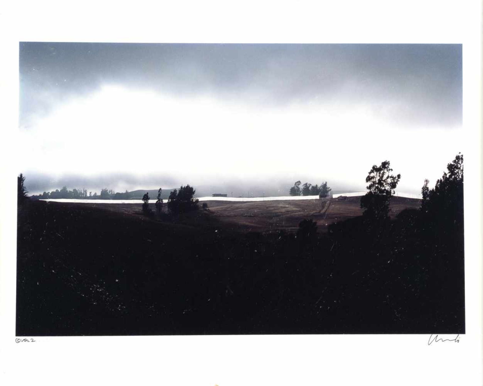 Christo (Christo Javacheff)Running Fence, Sonoma and Marin Counties, California (1972-1976) - Bild 3 aus 5
