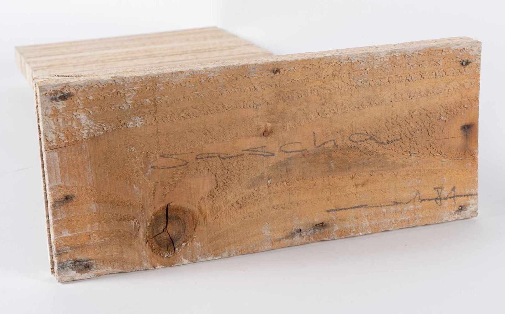 Leo ErbLinienskulptur (Königin/„Sascha“)Holz, weiß gefasst. (19)81. Ca. 52 x 31,5 x 13,5 cm - Bild 3 aus 3