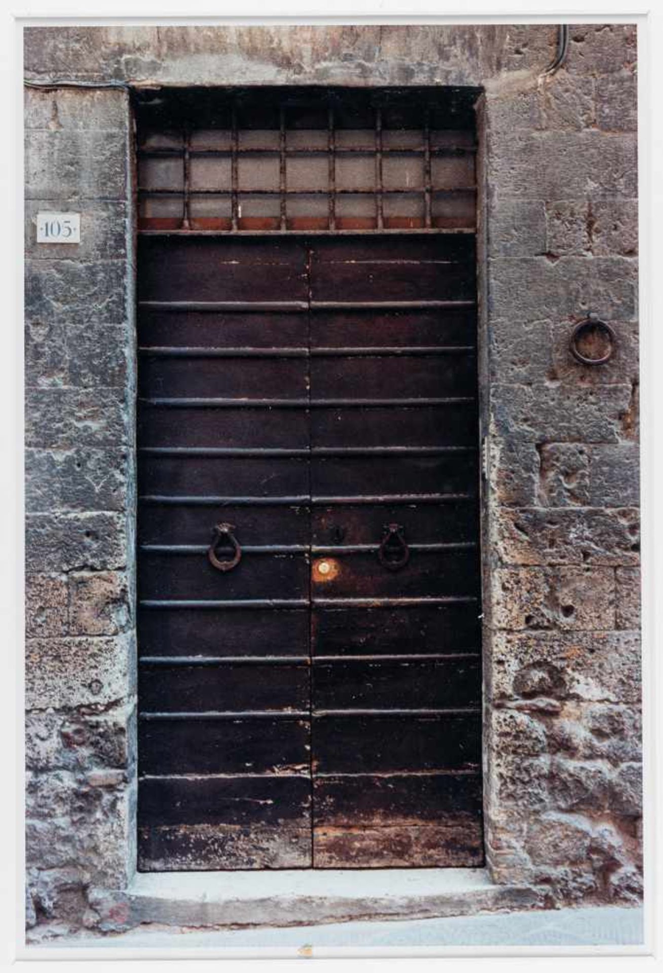 Sean ScullyTen Siena DoorsFolge von 10 C-Prints auf Fotopapier, montiert im Passepartout. ( - Image 3 of 14