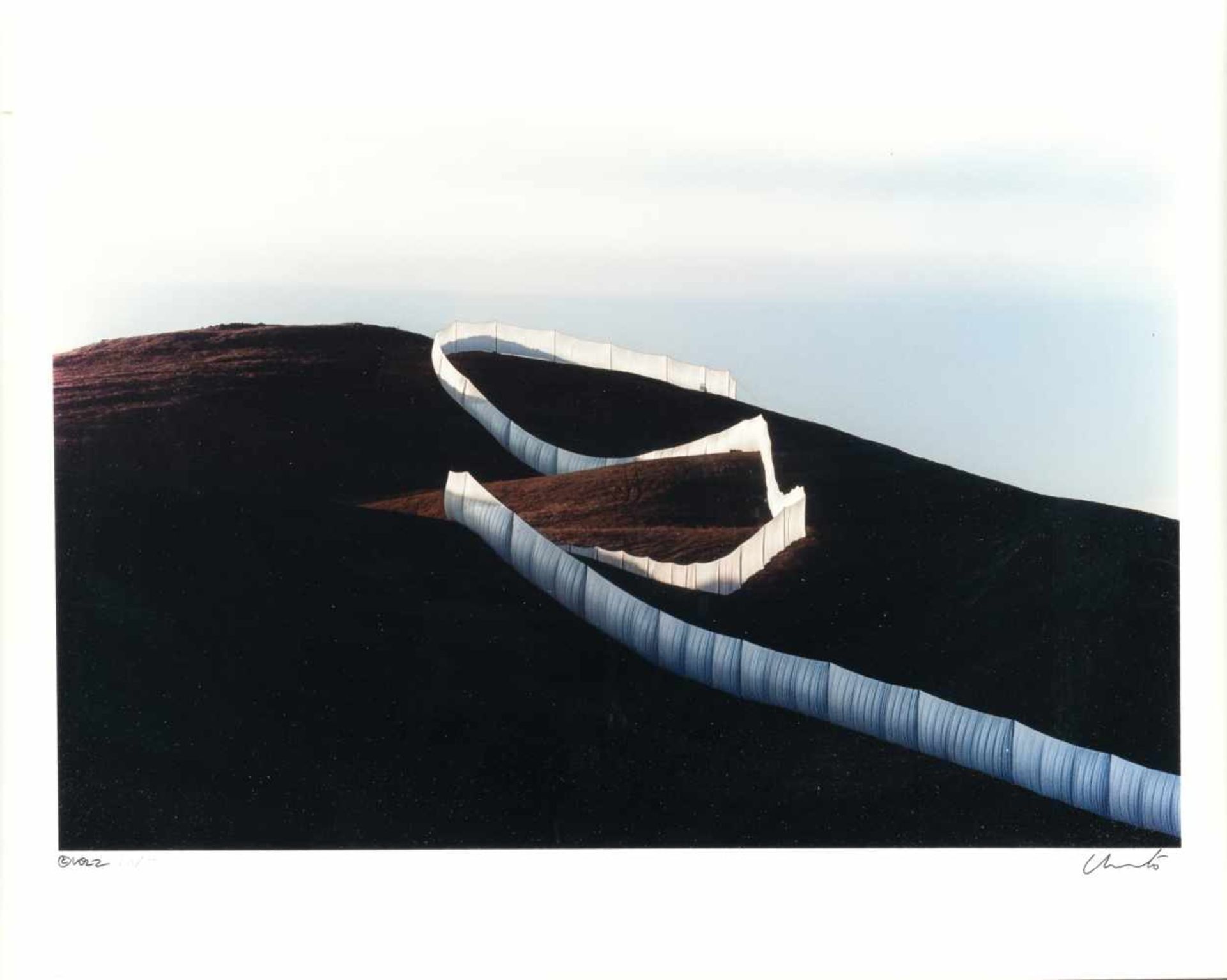 Christo (Christo Javacheff)Running Fence, Sonoma and Marin Counties, California (1972-1976) - Bild 5 aus 5