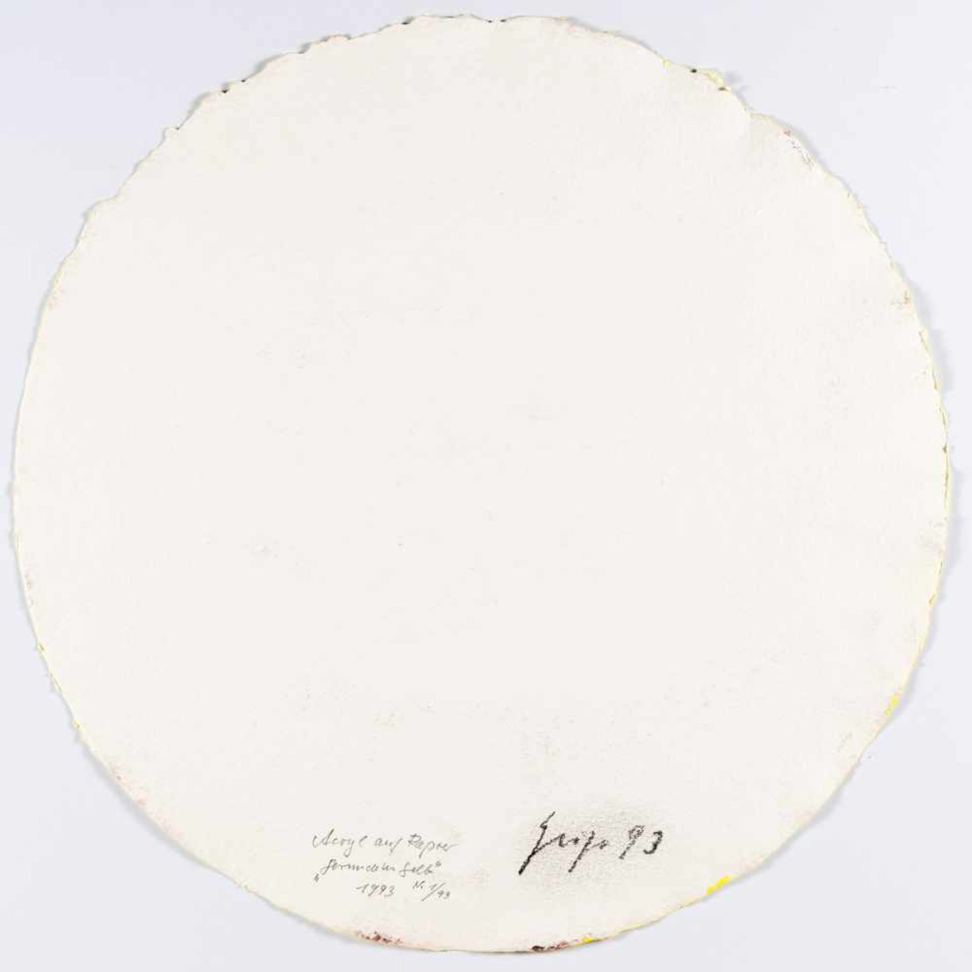 Rupprecht Geiger„Gerundetes Gelb“Acryl auf Hadernpapier. 1993. Durchmesser ca. 64 cm. Verso - Bild 2 aus 2