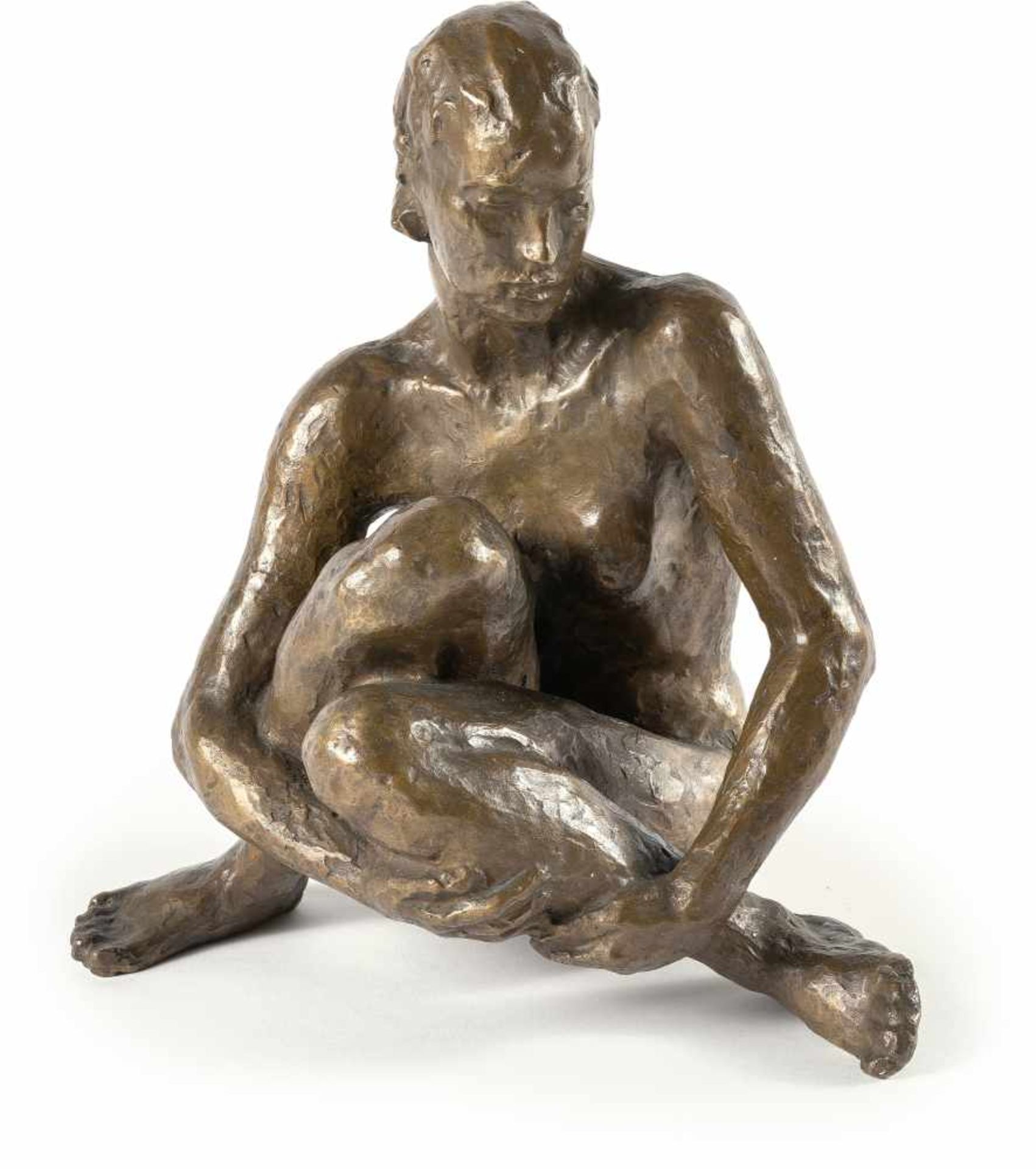 Georg KolbeSitzendeBronze mit goldbrauner Patina. (1926-1940). Höhe ca. 28,5 cm. Einer von