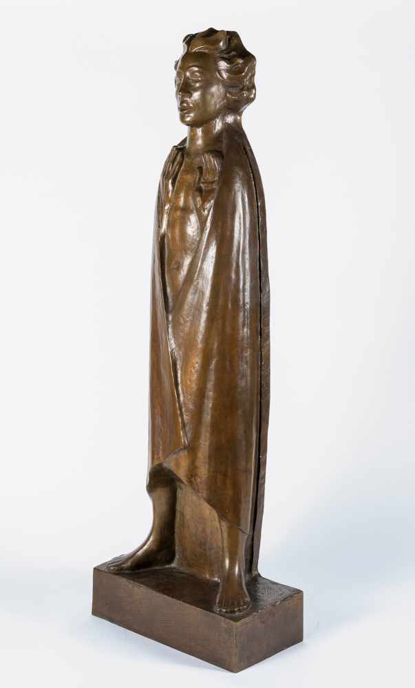 Ernst BarlachDie FlammeBronze mit goldbrauner Patina. (1934). Höhe ca. 113 cm. Eines von - Image 3 of 6