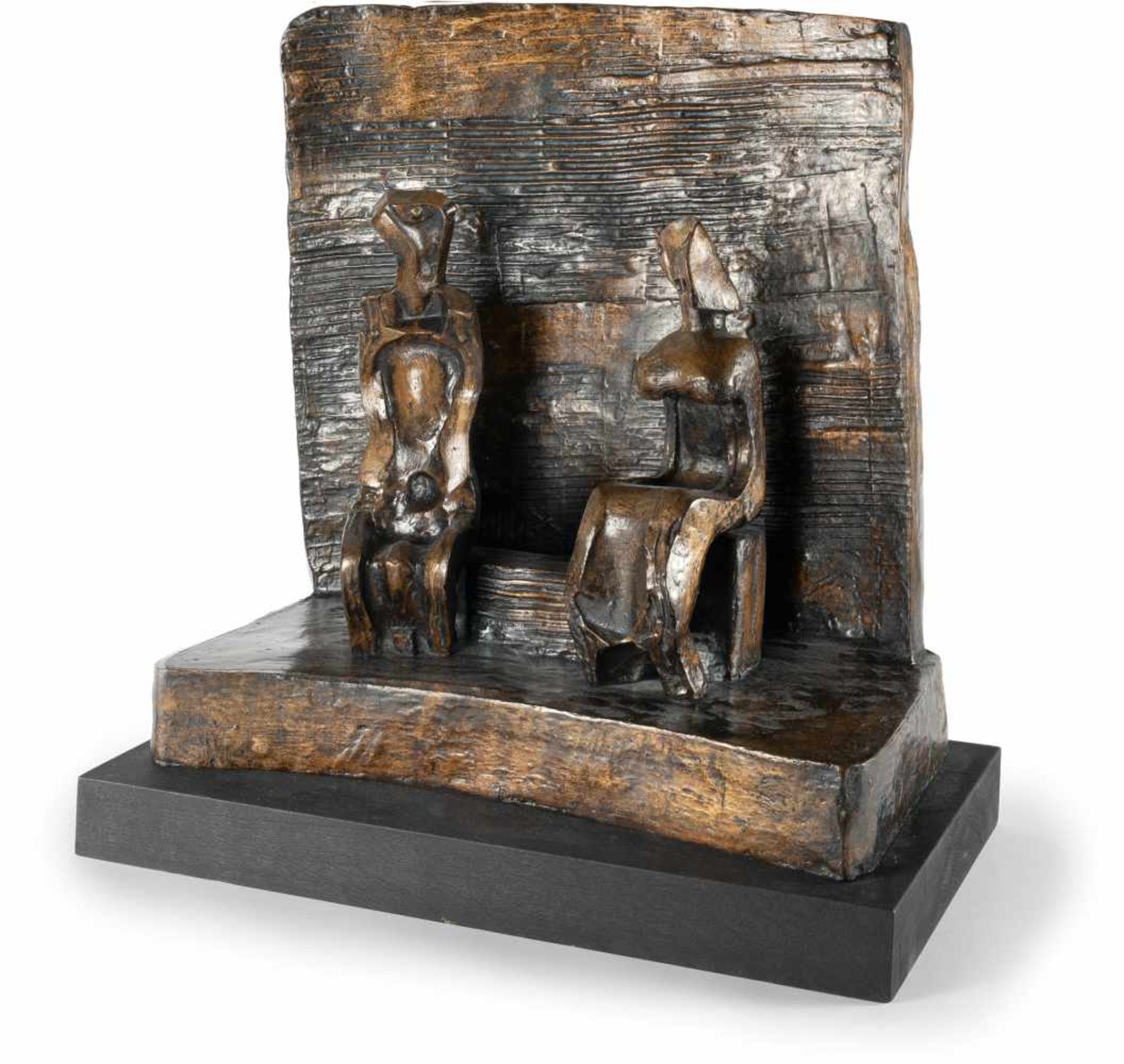 Henry MooreTwo seated figures against wallBronze mit goldbrauner Patina auf Holzsockel. (19 - Bild 3 aus 6