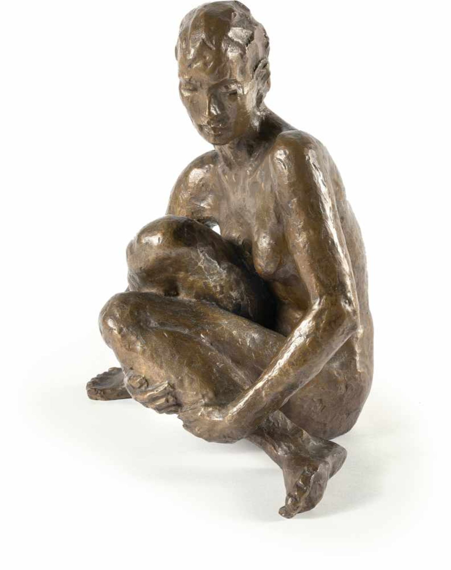 Georg KolbeSitzendeBronze mit goldbrauner Patina. (1926-1940). Höhe ca. 28,5 cm. Einer von - Bild 3 aus 6