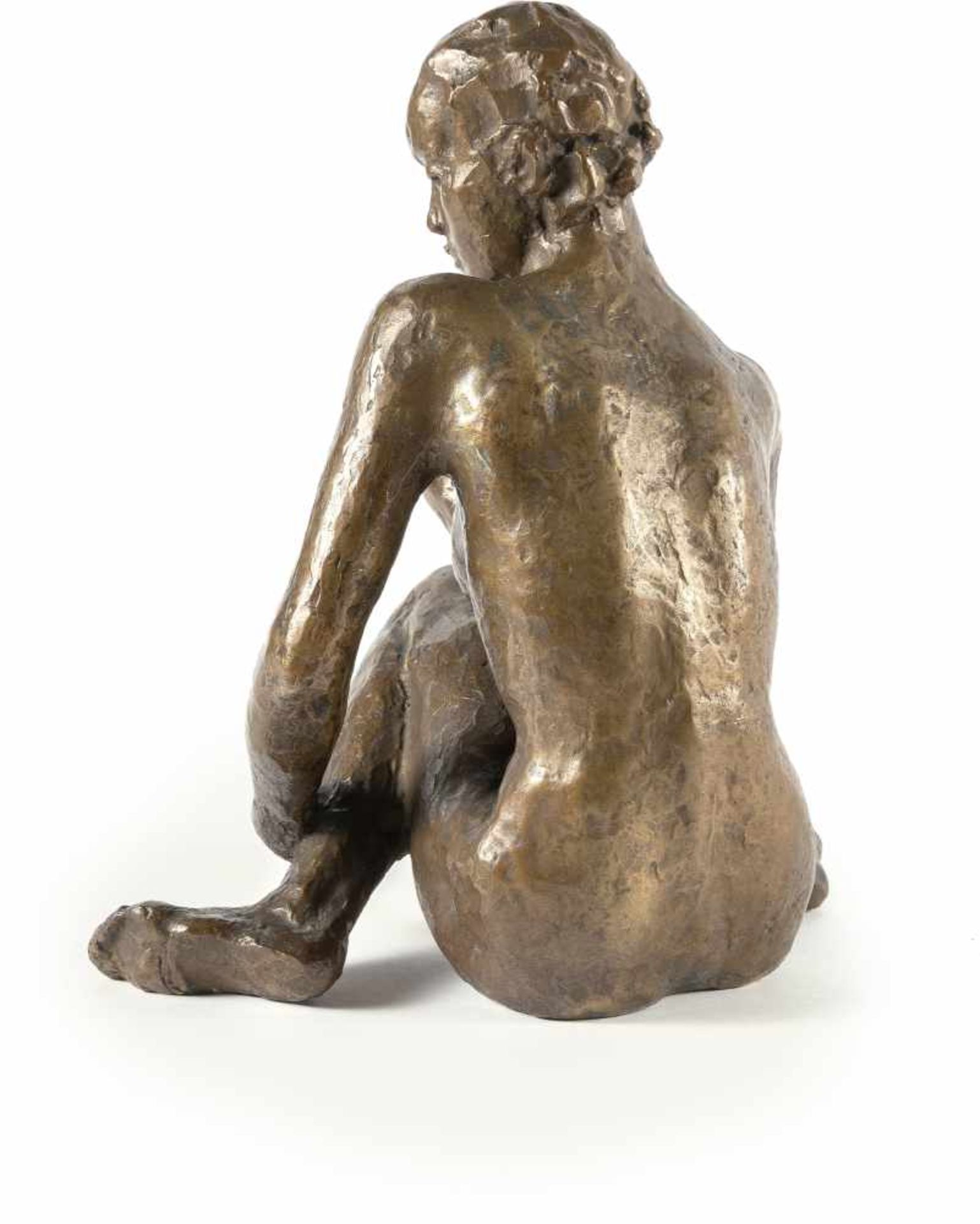 Georg KolbeSitzendeBronze mit goldbrauner Patina. (1926-1940). Höhe ca. 28,5 cm. Einer von - Bild 4 aus 6