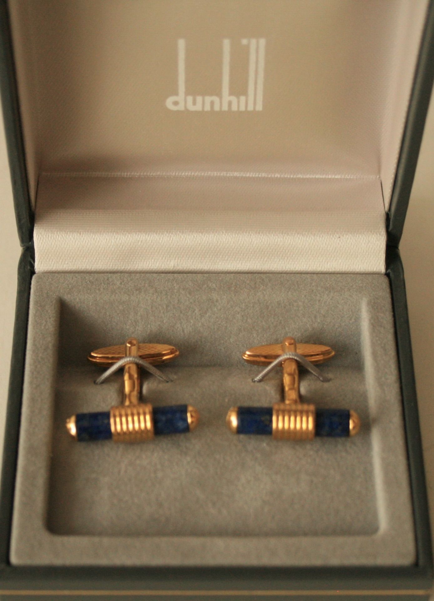 Boutons de manchettes DUNHILL plaqué or et lapis lazuli, boîte d'origine - DUNHILL [...]