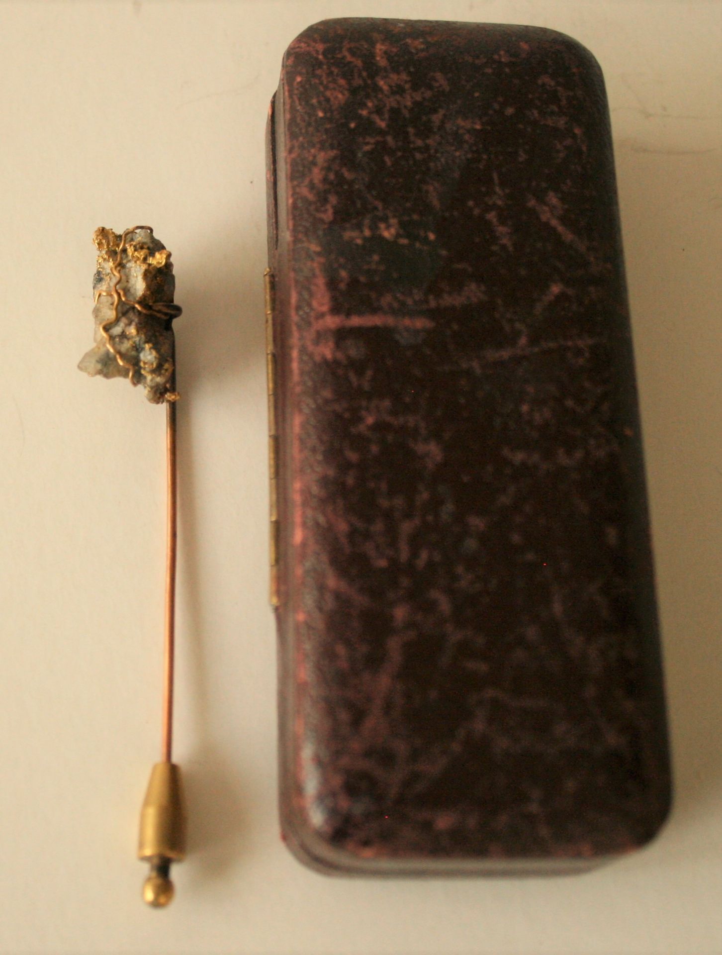 Pépite de quartz et or montée sur une broche, années 1920, provenance du magasin [...]