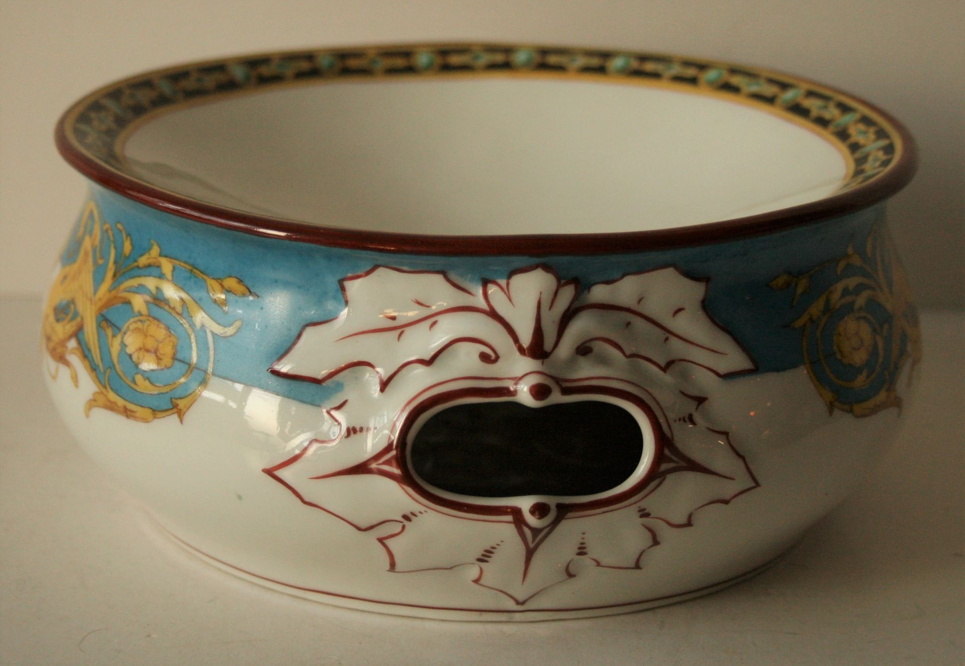 Crachoir en porcelaine de Sèvres, époque XVIIIe - Diamètre : 24 cm, Hauteur : 9,5 [...] - Bild 2 aus 2