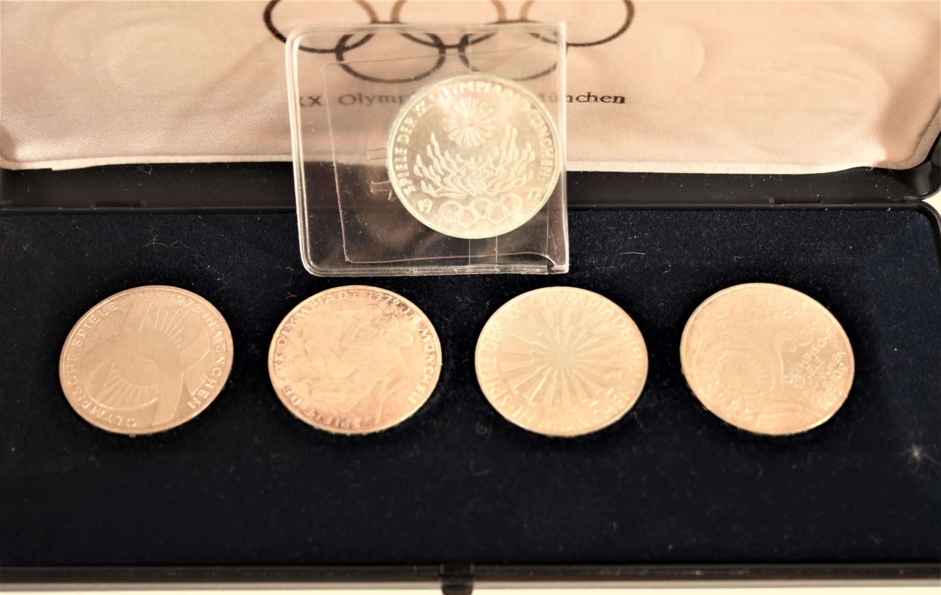 Ensemble de 4 médailles en argent éditées à l'occasion des XX. Olympiade 1972 de [...]