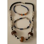 Collier en argent, pierres dures et perles de verre coloré, artisanat marocain - [...]