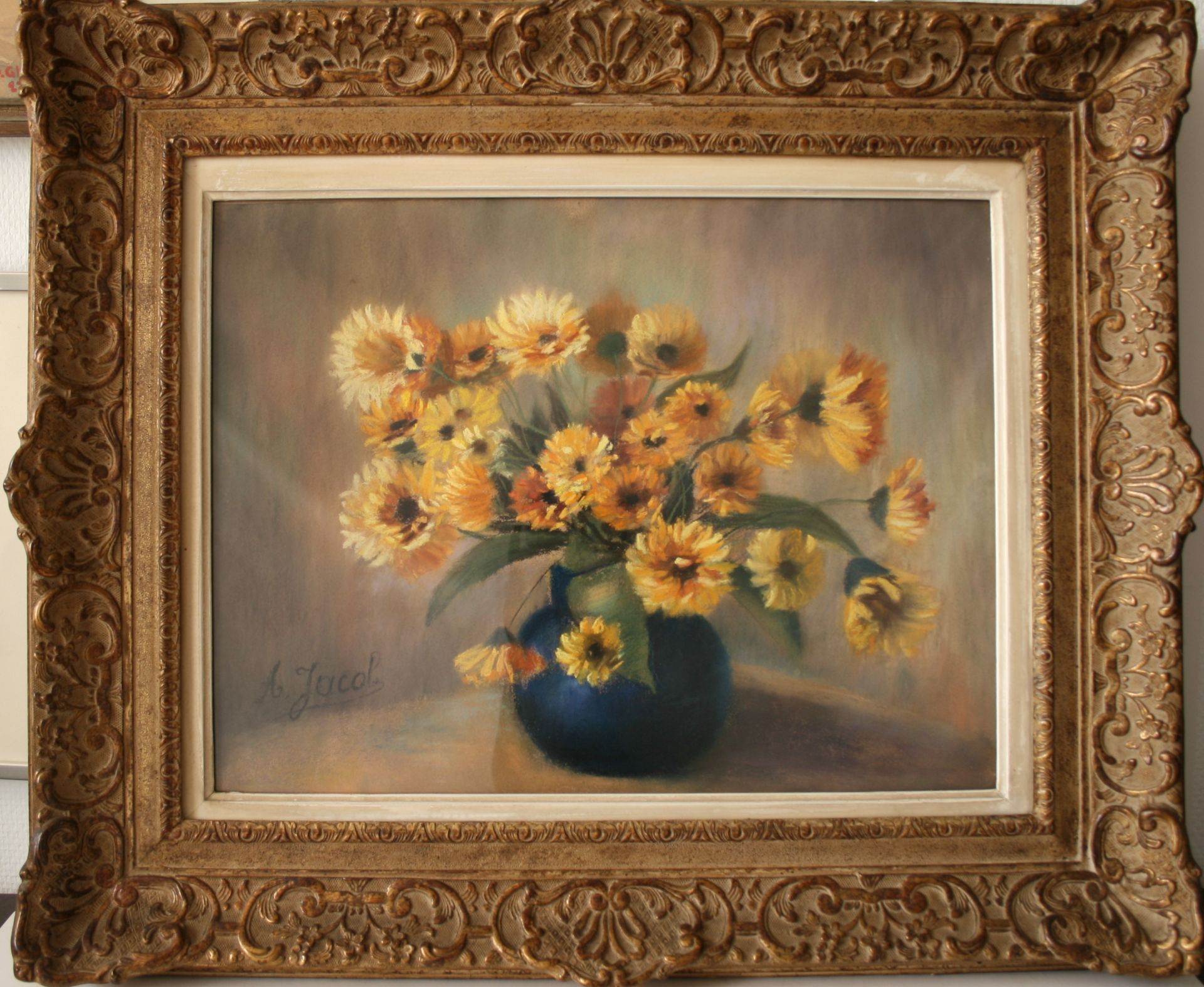 A. JACOB, Pastel sur panneau sous verre : Bouquet de fleurs jaunes, signature en bas [...]