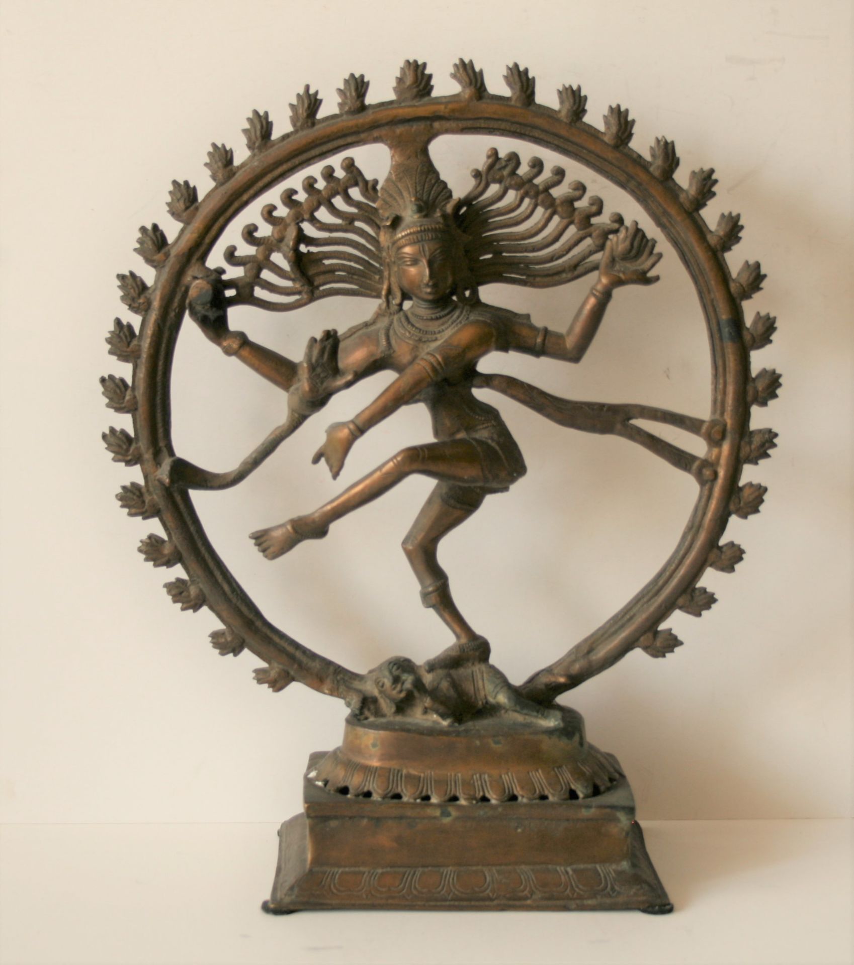 Statue de SHIVA dansant dans un cercle de flammes, Bronze, années 70/80 - Hauteur : [...]