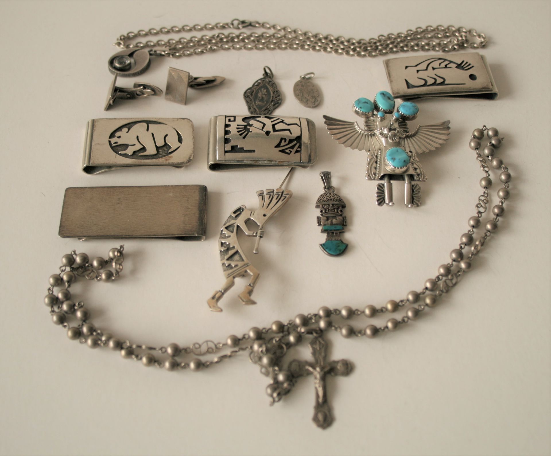 Ensemble de bijoux en argent, art populaire du Mexique et médailles religieuses - [...]