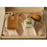 Rare coffret d'Eau de Cologne de COTY "L'Aimant" (flacon en verre signé sous la [...]