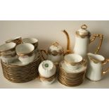 Service à thé complet pour 12 personnes, porcelaine de Limoges du décorateur P.P, [...]