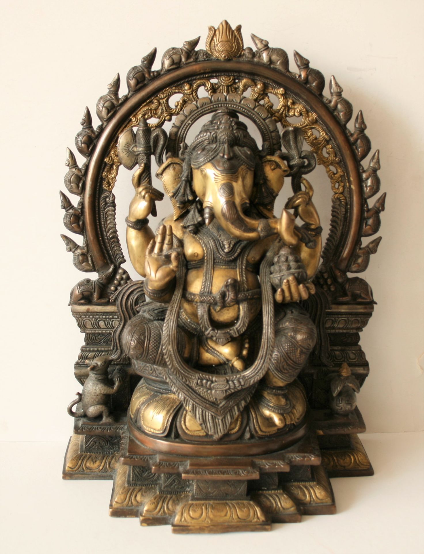 Grande et imposante sculpture de GANESH en bronze patiné et doré, années 70/80 - [...]