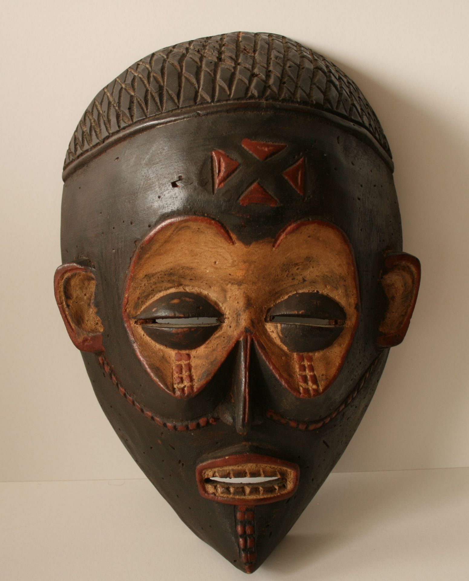 Masque PUNU (Congo) pour le culte des morts, vers 1950 - Hauteur : 34 cm, largeur : [...]