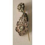 Broche en forme de fleur en argent garni de brillants (taille ancienne), exécution [...]