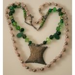 Collier en argent, perles de verre rosacées, artisanat mexicain - Longueur : 60 cm + [...]