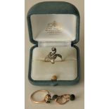 Ensemble de petits bijoux en or : bague "toi et moi" des années 1900 (perle et [...]