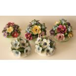 Ensemble de 5 sur-table décoratifs en porcelaine anglaise à motifs de bouquets de [...]