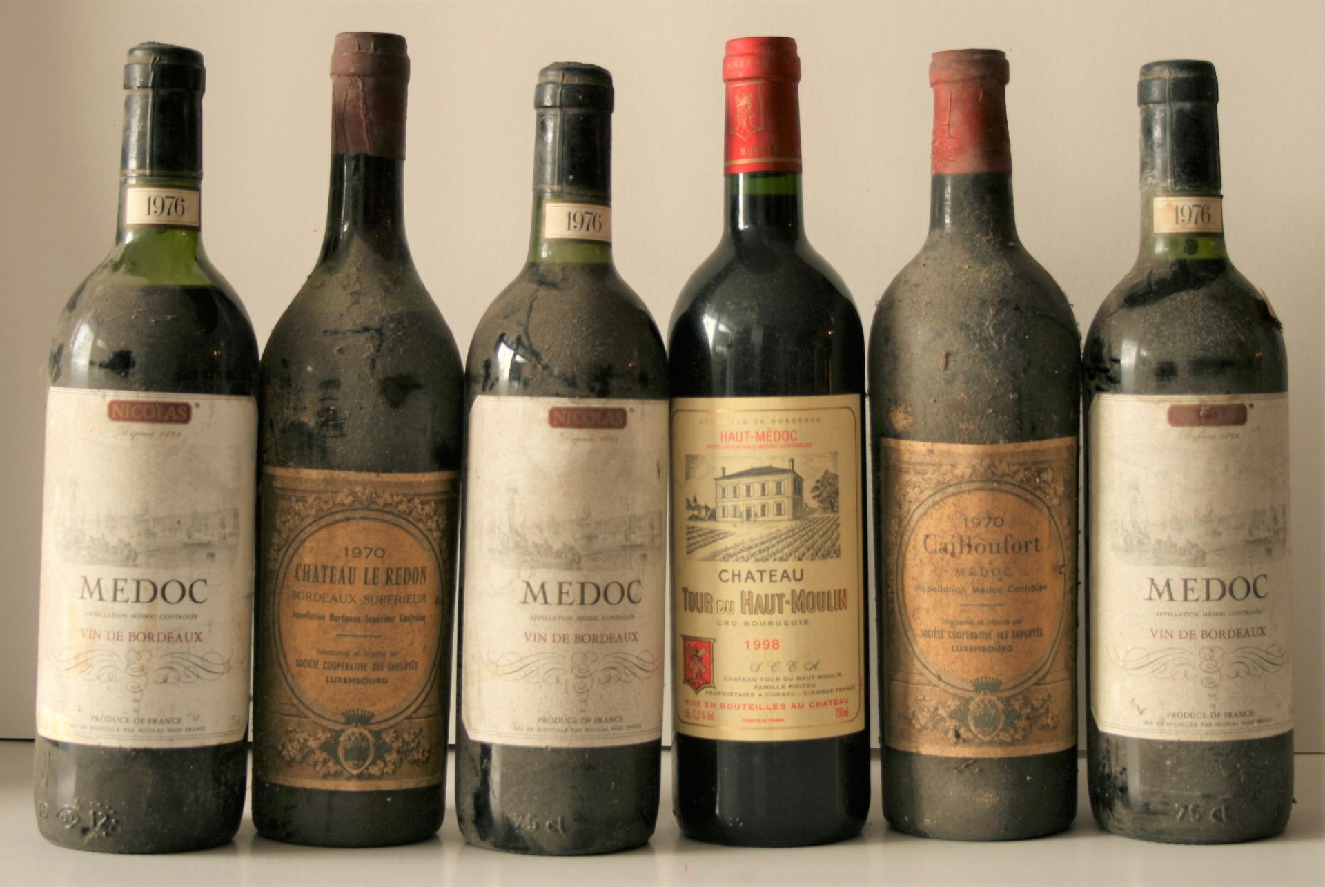 3 x MEDOC, Nicolas, vin rouge de Bordeaux, 1976, 2 base goulot et 1 mi-épaule + 2 x [...]