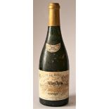 Bouteille de VOUVRAY, Clos-du-Bourg, Huet, blanc, 1959, bas à mi-épaule - - Bottle [...]