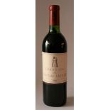 Château LATOUR, PAUILLAC, Rouge, 1969 (niveau épaule) - - Château LATOUR, [...]