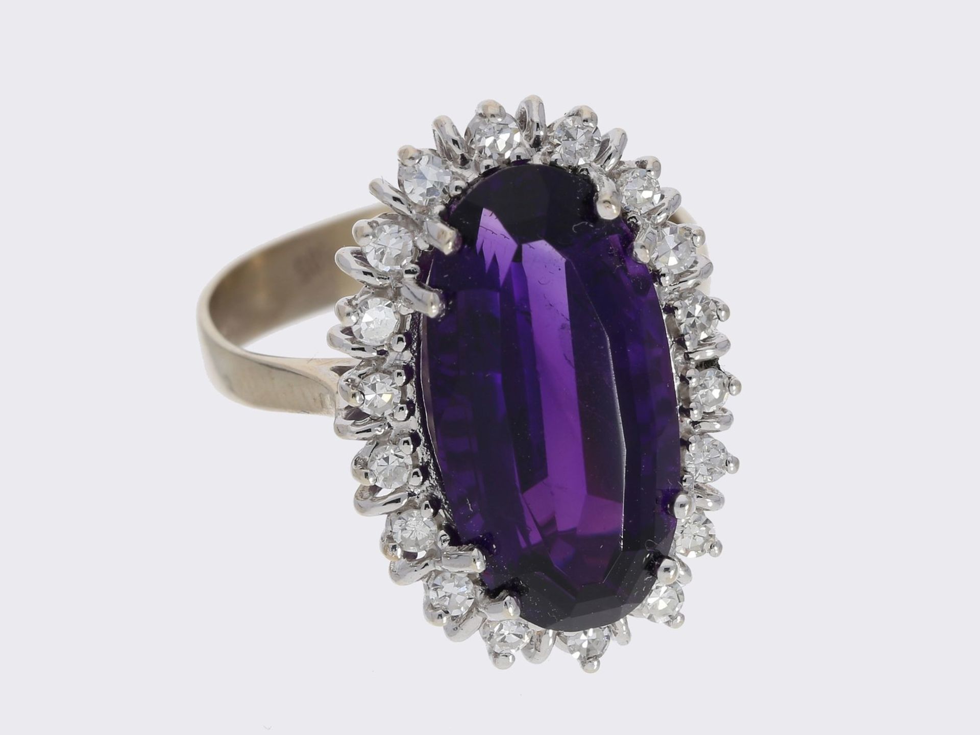 Ring: schöner Amethystring mit Diamanten, insgesamt ca. 0,21ct, 14K Gold<