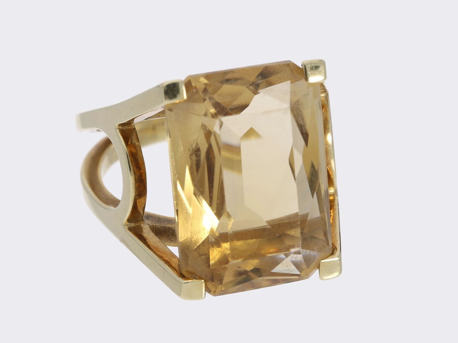 Ring: interessanter, massiver Gelbgoldring mit großem Citrin, ca. 13ct, 14K Gold<